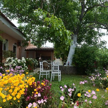 Mina'S Serene Garden House Kontokali Exterior foto